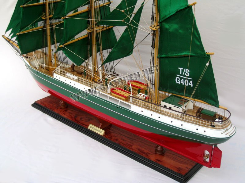 Alexander von Humboldt deck