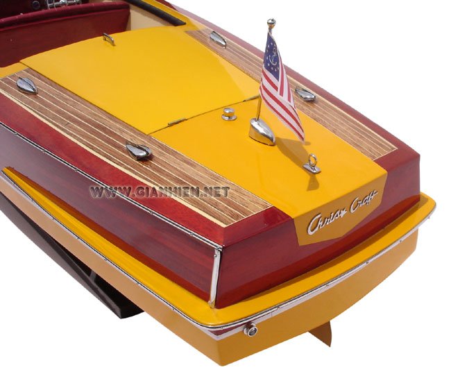 Model Chris Craft Riviera 1954 Stern View