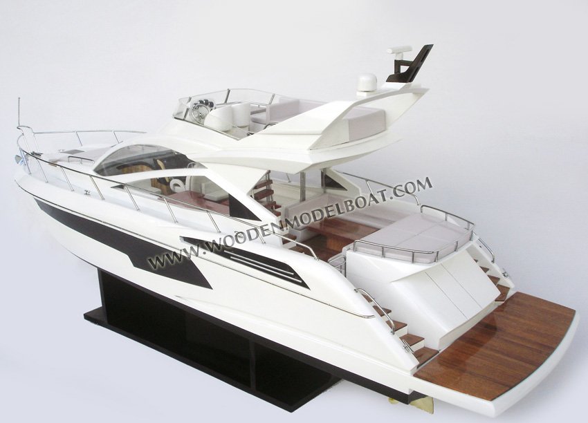 Woodenmodelboat - Model Yacht Sunseeker 68