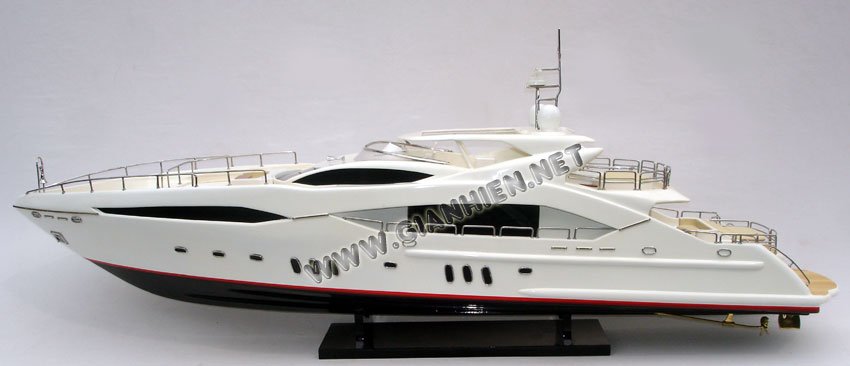 Model Yacht Sunseeker Predator 130