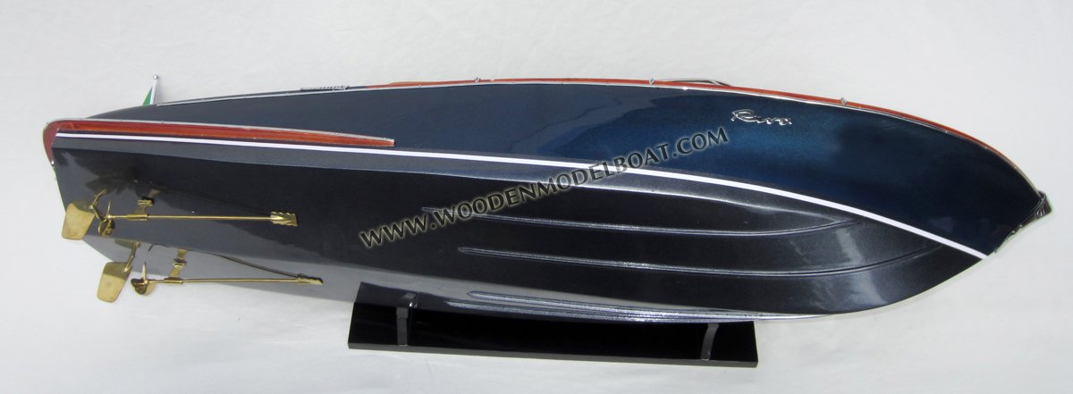 MODEL RIVA AQUARIVA