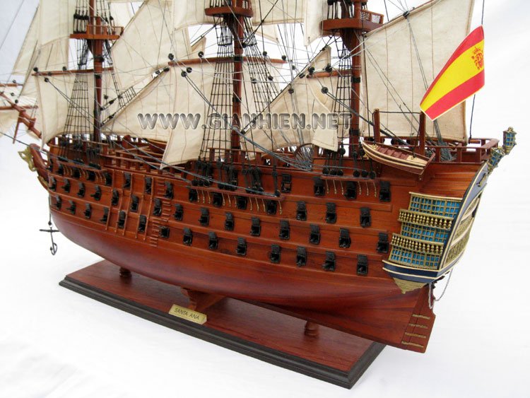 Model Santa Ana stern view